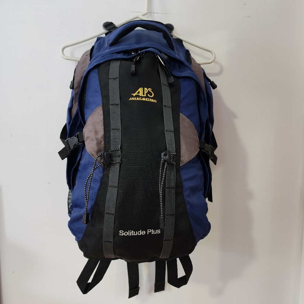 Alps Mountaineering Solitude Plus Hiking Backpack, blue black